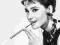 Audrey Hepburn z papierosem - plakat 61x91,5cm