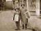 Dzieci sprzedające gazety z ok 1910r.