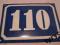 Przedwojenna tabliczka emaliowana numer dom 110