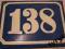 Przedwojenna tabliczka emaliowana numer dom 138