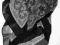 apaszka z żorżety w koronkowy wzór na czarnym tle