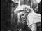 Marilyn Monroe (w oknie) - plakat 61x91,5 cm