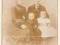 zdjęcie kartonikowe Rodzice z dziewczynkami 1901
