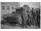 Żołnierze niemieccy przy czołgu lata 40-te