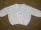 sliczny biały sweterek z guziczkami chrzest 62