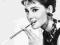 Audrey Hepburn cigaret - plakat 61x91.5 cm