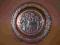 Ładny oryginalny talerz ciekawie zdobiony.