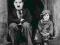 Charlie Chaplin (doorway) - plakat 61x91,5 cm