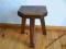 SOLIDNY  TABORET  NA  TRZECH  NOGACH...