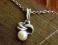 SILVES - srebrny wisiorek z perłą na prezent