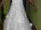 Śliczna biała suknia ślubna