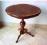 Stolik z połowy XX w. fornirowany orzechem. Ładny!