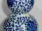 Porcelana chińska - wazonik z niebieskim wzorem