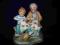 Porcelanowa Figurka Babcia z Wnuczkiem