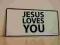 tablica JESUS LOVES YOU, prezent