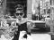 Audrey Hepburn w oknie - plakat 91,5x61cm