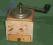 Stary drewniany młynek do kawy .