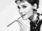 Audrey Hepburn z papierosem - plakat 61x91,5cm