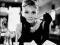 AUDREY HEPBURN -TIFFANY'S (b&w) plakat 40x50cm