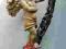 Anioł stojący na róży - figurka drewniana