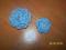 Śliczne dwie broszki  kolor niebieski e z bielą