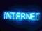 Reklama świecąca na niebiesko NEON INTERNET