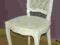 Krzesło ludwikowskie shabby chic po renowacji biel