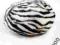 2437. CZAPKA BERET ZEBRA BIAŁO -CZARNY