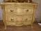 mała komoda w starym stylu