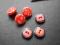 dziecięce guziki   z czerwienią