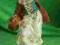 PORCELANOWA FIGURKA DZIEWCZYNA W WIANKU
