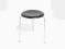 DOT STOOL design Arne Jacobsen dla Fritz Hansen