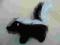 MASKOTKA SKUNKS - 23 CM