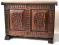 stara rzeźbiona szafka jak kufer