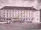 Koszalin - Hotel Jałta Samochody przed hotelem