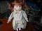piękna lalka porcelanowa