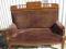ładna antyczna  sofa .