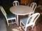 Stół rozkładany i 4 krzesła-komplet.  Stan dobry.