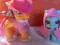 2 koniki My Little Pony z ubrankami