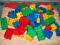 Klocki sensoryczne 6 szt i duże klocki 65 szt