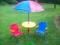 Zestaw ogrodowy dla dzieci stolik krzesła parasol.