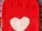 czerwony pokrowiec sweterek na termofor serce