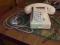 Kremowy aparat telefoniczny