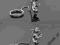 8 BRELOK MAŁPA SREBRO 925 OSIEMNASTKA RUCHOMA RĘKA