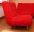 bardzo czerwony fotel i rozkładane łóżko