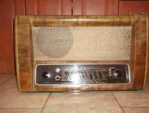 Zabytkowe radio marki GRAETZ type PMS1