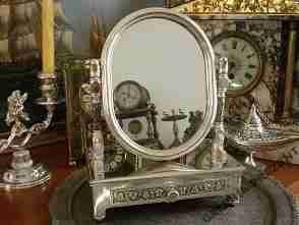 lustro na stelażu,z szufladką,posrebrzane salon