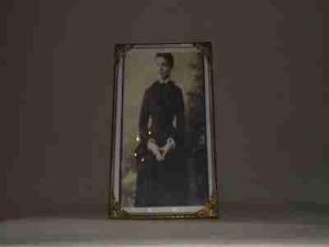 DUŻA  stara  ramka 1 mosiężna  ----wypukła szybka