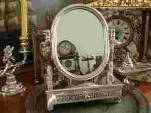 lustro na stelażu,z szufladką,posrebrzane salon