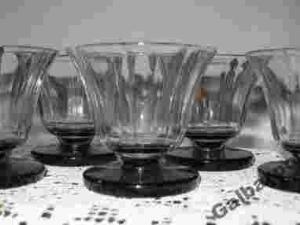 Piękne kieliszki na czarnej stopce 5szt. Art-Deco